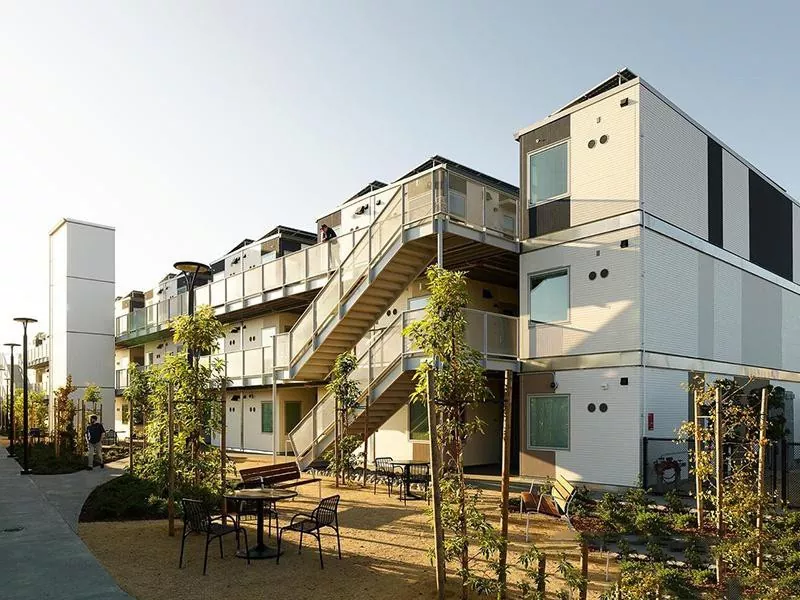 Cén Fáth a Roghnaigh Tithe Coimeádán don Chéad Tionscadal Eile?